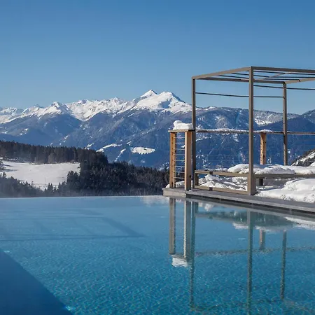 Avelina Hotel 4*